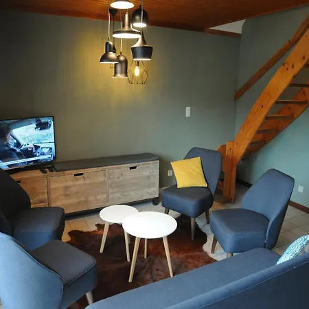 Comfortable, Renovated House Near Holiday home *